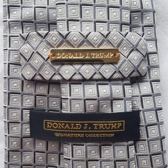 Donald J. Trump Signature Collection Silk Tie - Picture 5 of 6